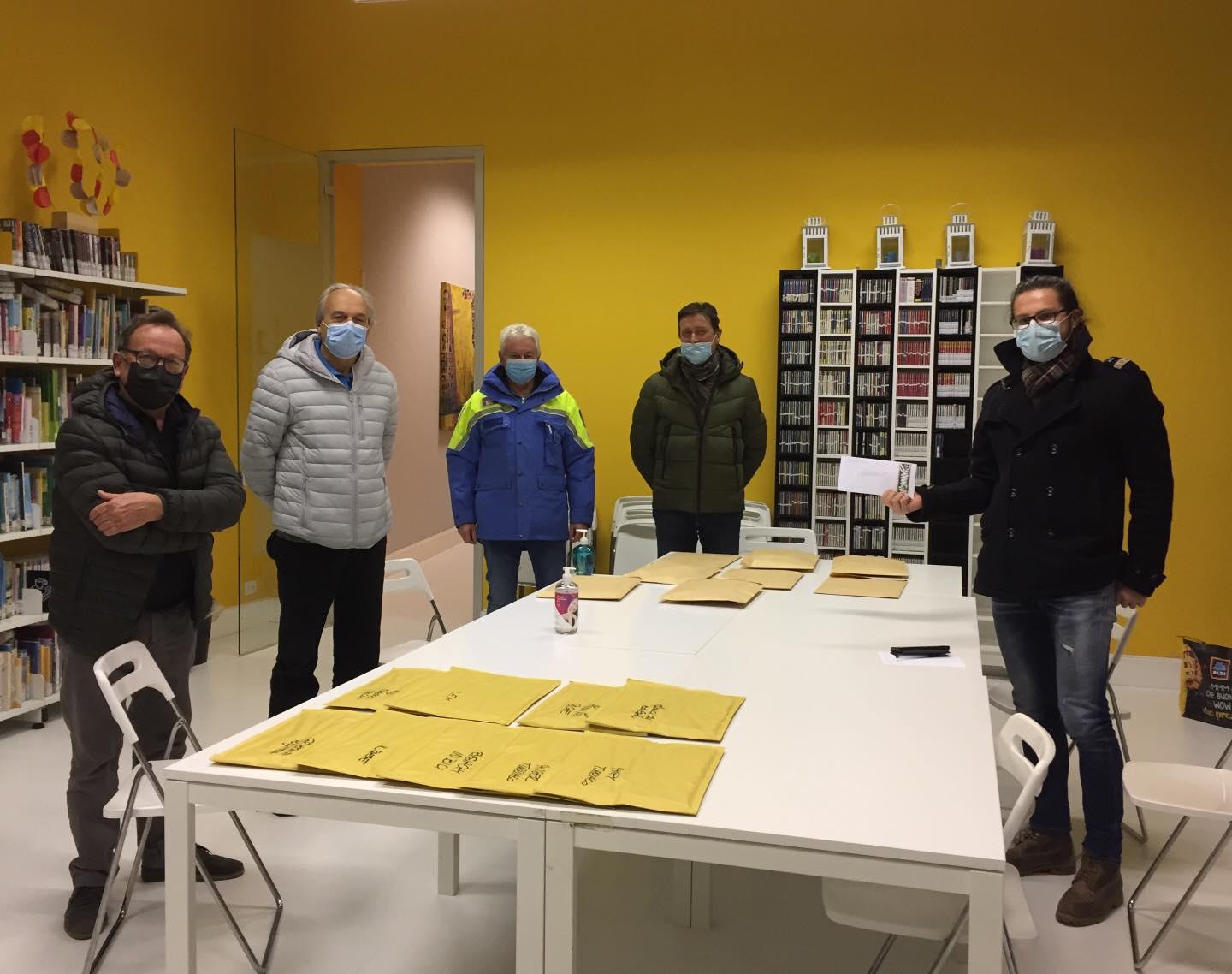 Immagine per L'olio della solidarietà aiuta la Protezione civile di Turriaco. La donazione del gruppo Uliu Bisiac